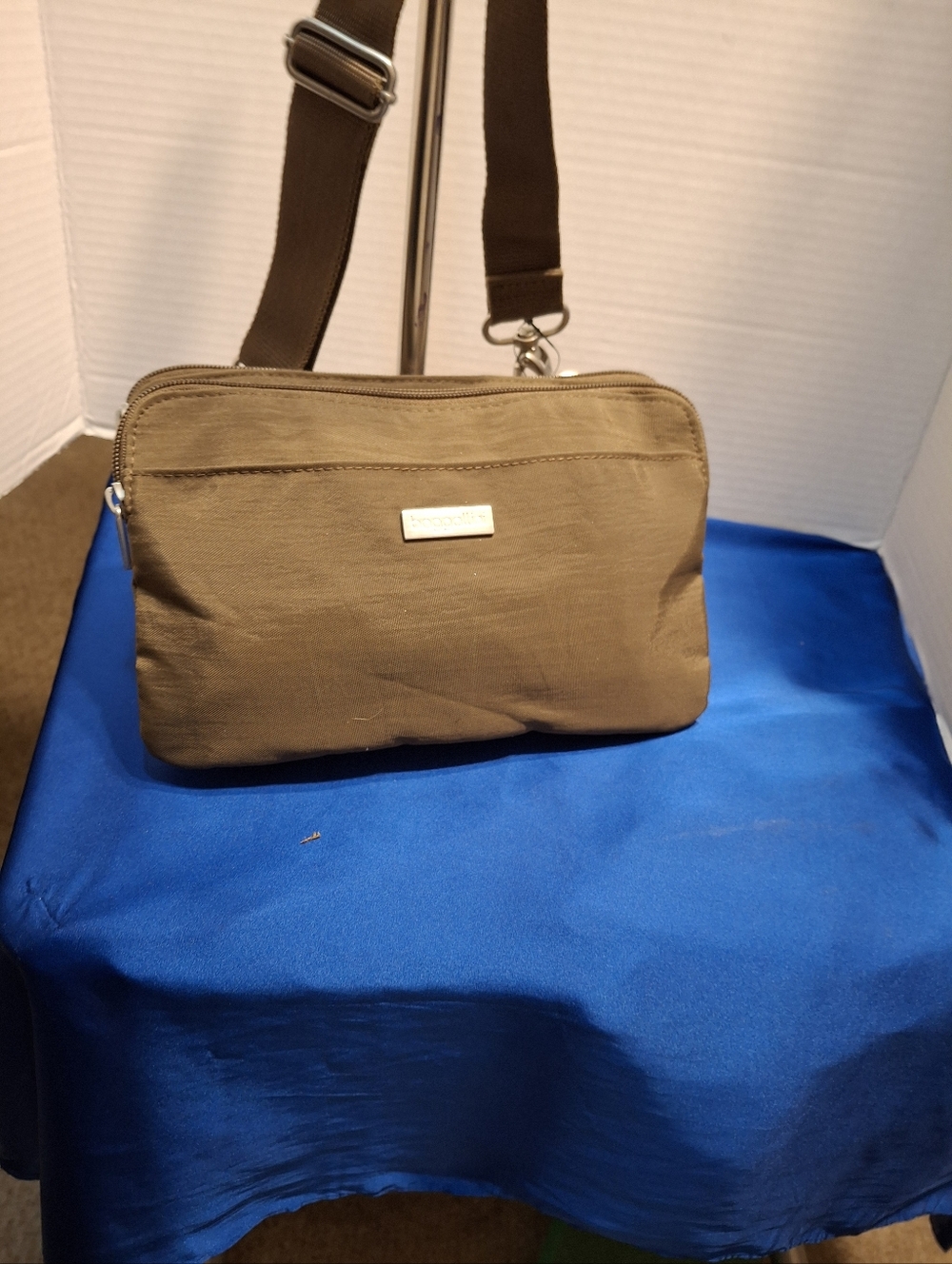 Baggalini Olive green nylon crossbody bag NWOT